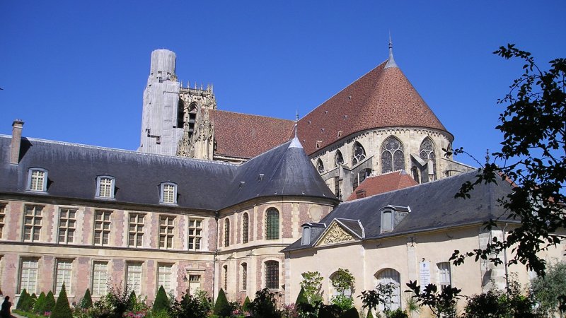 Sens Railway Station