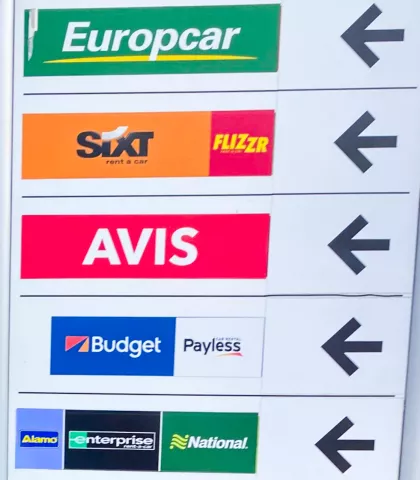 Bord met voor terugbrengen huurauto in Ierland